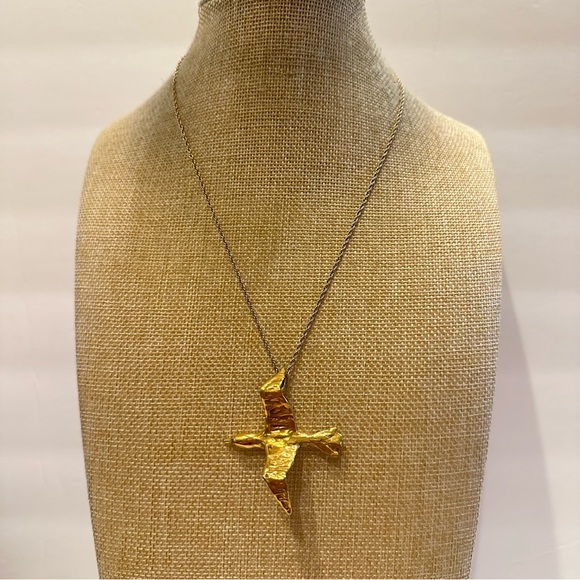 Avon Necklace gold tone chain w/ Sea Gull pendant - Picture 1 of 12